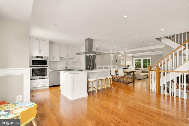 Dining room, Interior, Kitchen, Living room, Pendant Lights, Recessed Lighting, Stainless Steel Appliances, Wood Texture Flooring