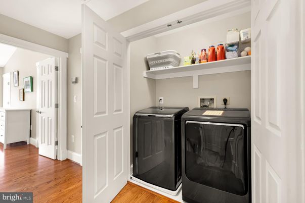 Interior, Utility Closets, Washer, Wood Texture Flooring