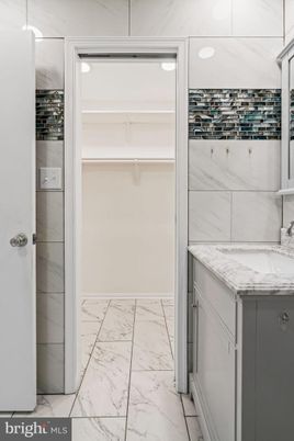 Bathroom, Interior, Marble, Marble Walls, Recessed Lighting