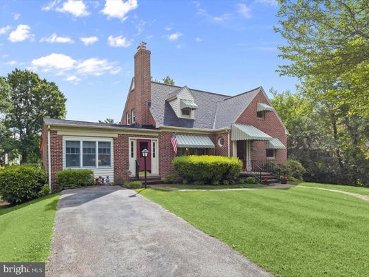 Exterior, Facade, Brick Facade, Cape Cod