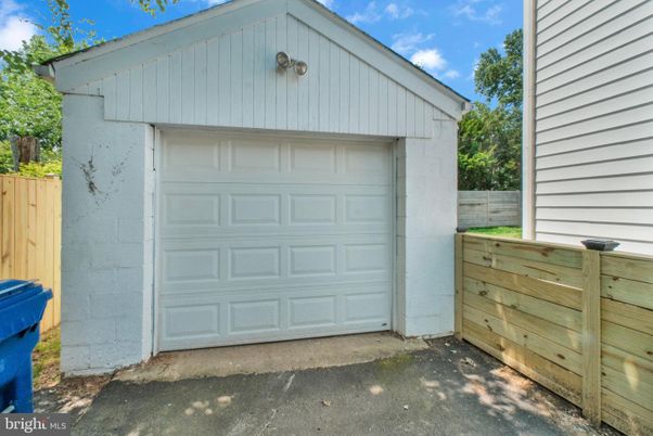 Detached Garage, Exterior