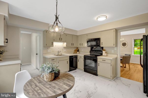 Dining room, Interior, Kitchen, Marble, Pendant Lights, Stainless Steel Appliances, Wood Texture Flooring