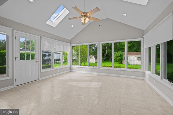 Empty room, Interior, Recessed Lighting, Sun Room