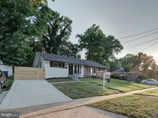 Backyard, Exterior, Facade, Cape Cod