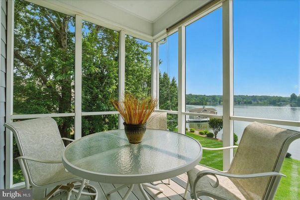 Interior, Sun Room, Water