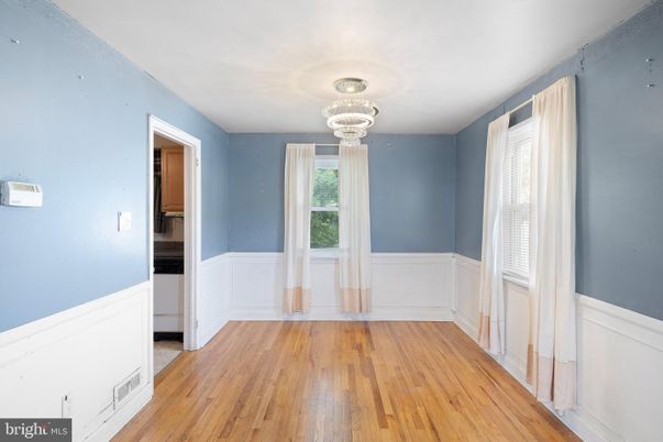 Chandelier, Empty room, Interior, Wood Texture Flooring