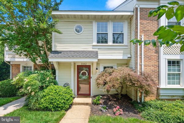 Exterior, Facade, Brick Facade, American Foursquare