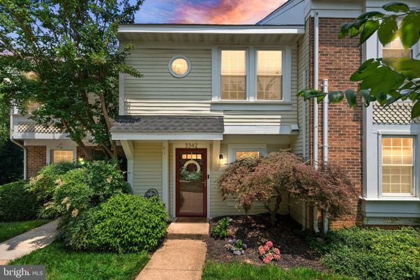 Exterior, Facade, Brick Facade, American Foursquare