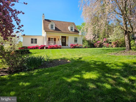 Backyard, Exterior, Facade, Cape Cod
