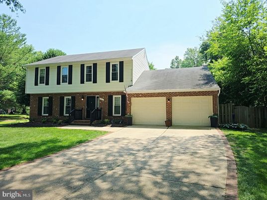 Attached, Exterior, Facade, Brick Facade, Georgian