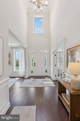 Chandelier, Interior, Wood Texture Flooring