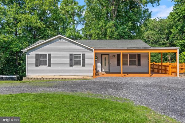 Backyard, Exterior, Facade, Ranch