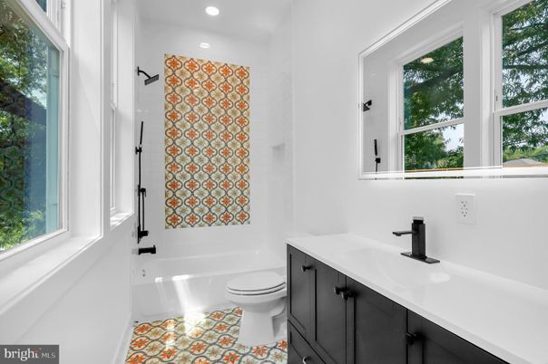Bathroom, Interior, Recessed Lighting