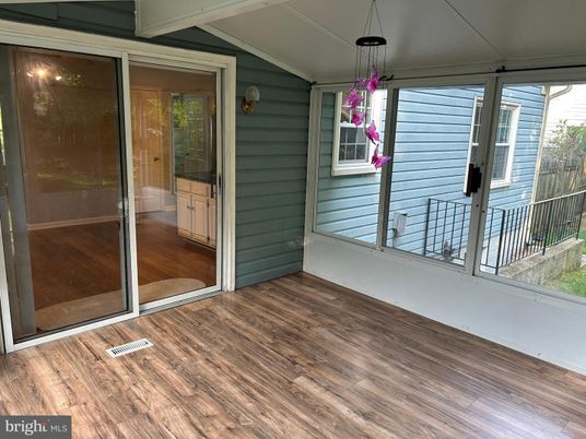 Empty room, Interior, Sun Room, Wood Texture Flooring