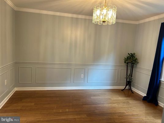 Chandelier, Empty room, Interior, Wood Texture Flooring