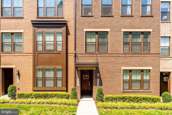 Exterior, Facade, Brick Facade, Rowhouse