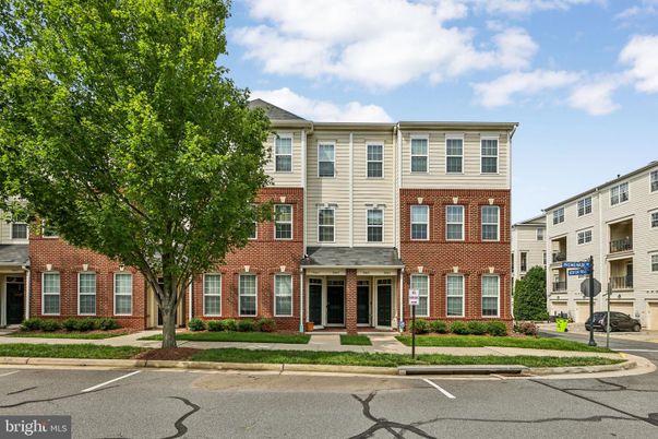 Exterior, Facade, Brick Facade, Georgian