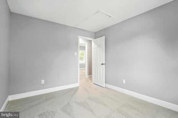 Empty room, Interior