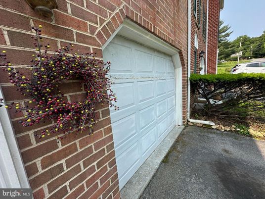 Detached Garage, Exterior