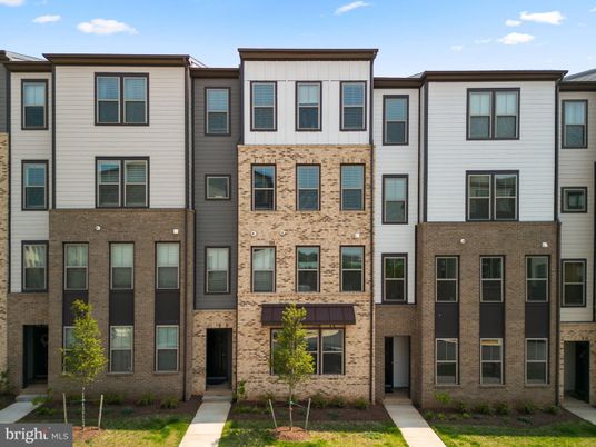 Exterior, Facade, Brick Facade, Rowhouse