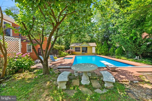 Exterior, Pool