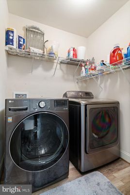 Interior, Washer, Wood Texture Flooring