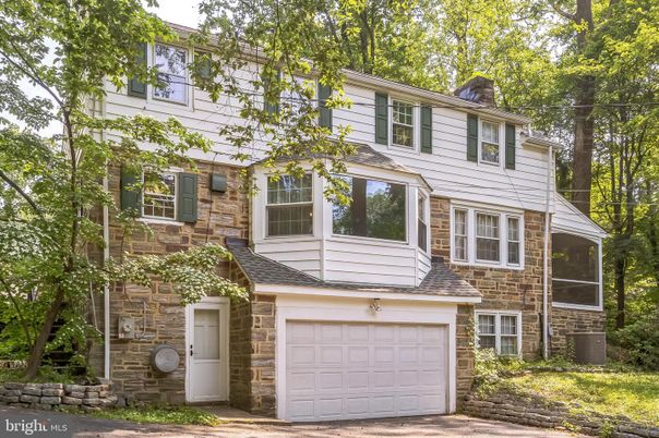 Attached, Exterior, Facade, Rowhouse