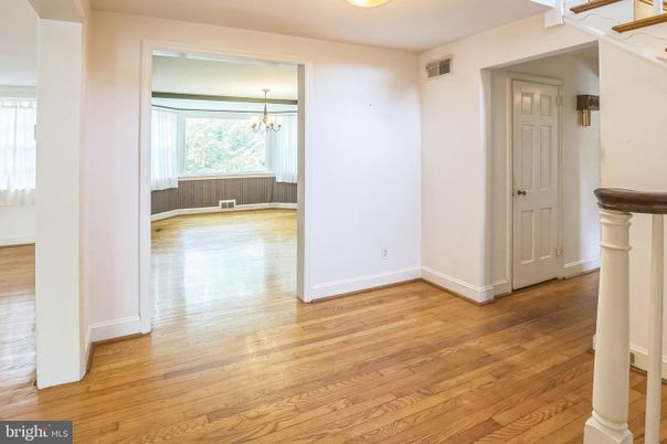 Chandelier, Empty room, Interior, Wood Texture Flooring