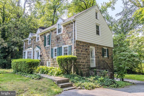 Exterior, Facade, Brick Facade, Raised Ranch