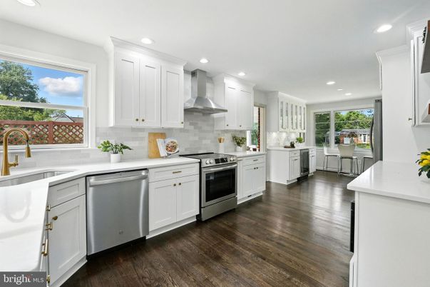Dining room, Interior, Kitchen, Recessed Lighting, Stainless Steel Appliances, Wood Texture Flooring