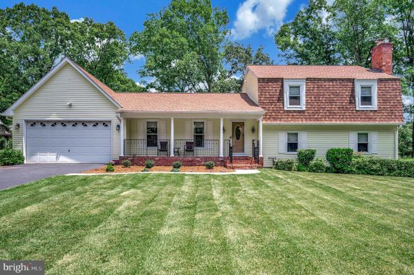 Attached, Exterior, Facade, Ranch