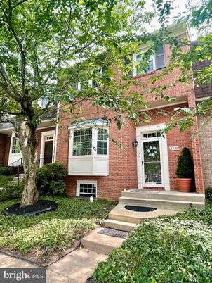 Exterior, Facade, Brick Facade, Rowhouse