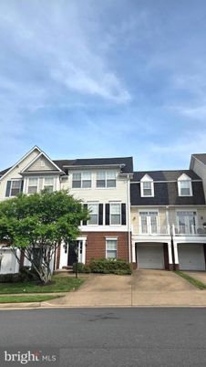 Attached, Exterior, Facade, Brick Facade, Rowhouse