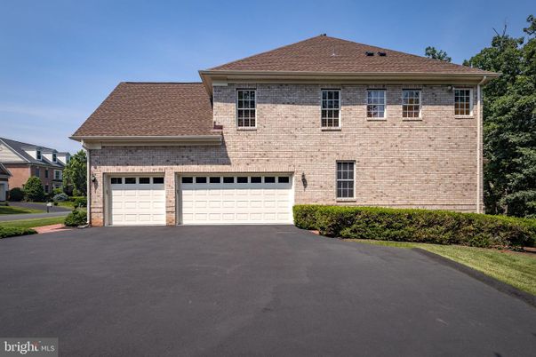 Attached, Exterior, Facade, Brick Facade, Georgian