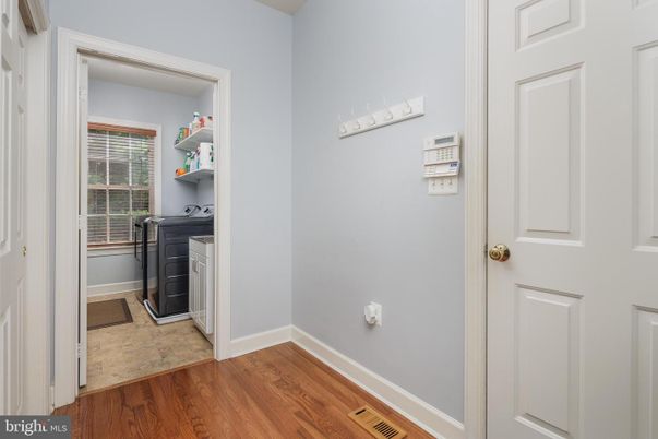 Interior, Washer, Wood Texture Flooring