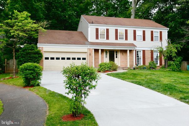 Attached, Exterior, Facade, Brick Facade, Georgian