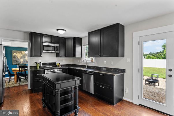 Dining room, Interior, Kitchen, Stainless Steel Appliances, Wood Texture Flooring