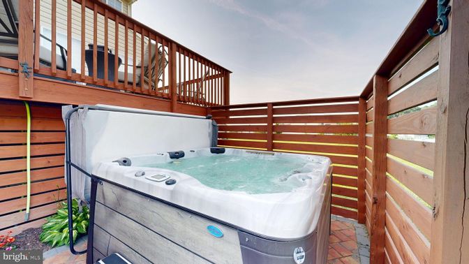 Exterior, Hot Tub