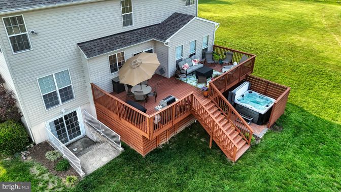Backyard, Exterior, Hot Tub