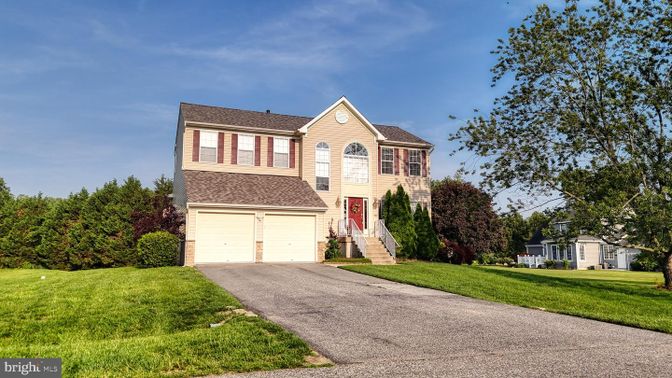 Attached, Backyard, Exterior, Facade, Farmhouse