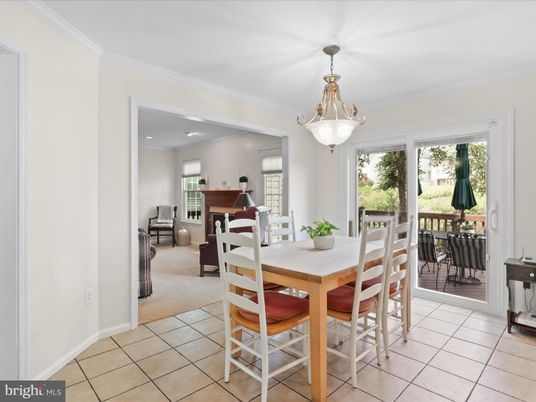 Dining room, Interior, Pendant Lights, Piano, Recessed Lighting