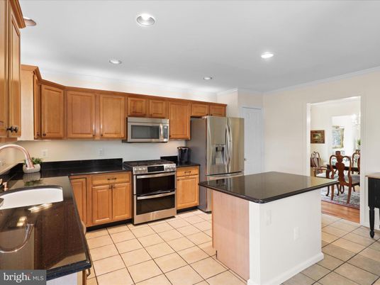 Dining room, Interior, Kitchen, Recessed Lighting, Stainless Steel Appliances