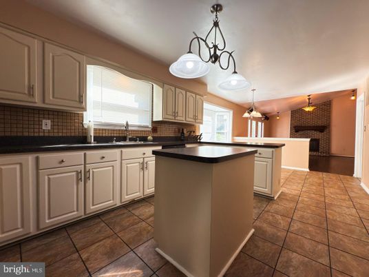 Fireplace, Interior, Kitchen, Pendant Lights