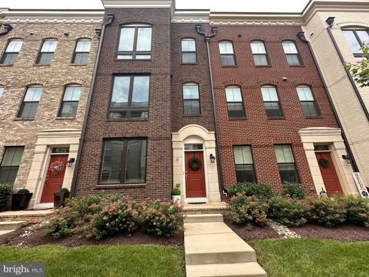 Exterior, Facade, Brick Facade, Rowhouse