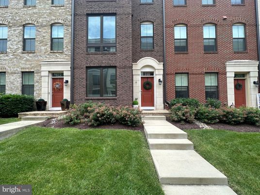 Exterior, Facade, Brick Facade, Rowhouse