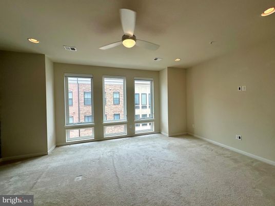 Empty room, Interior, Recessed Lighting