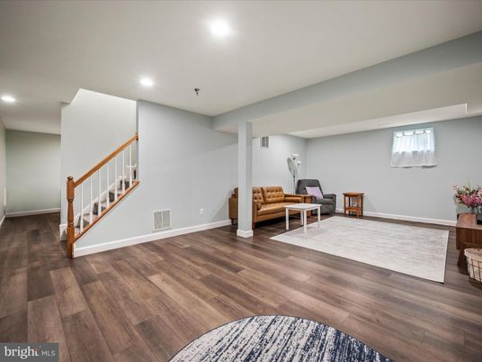 Interior, Recessed Lighting, Wood Texture Flooring