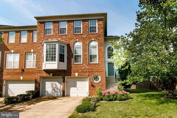 Attached, Exterior, Facade, Brick Facade, Georgian