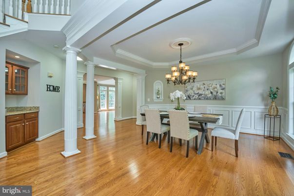 Chandelier, Dining room, Interior, Recessed Lighting, Wood Texture Flooring