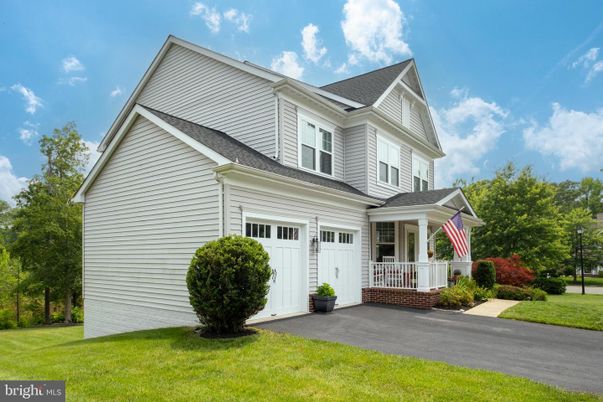 Attached, Exterior, Facade, Farmhouse